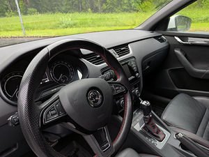 Skoda Octavia VRS 2.0TDI (4 foto / 10)