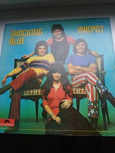 Shocking blue