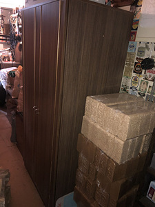 Suur riidekapp 182,5x89x56, pruun, kuldsete ilustustega (2 foto / 6)