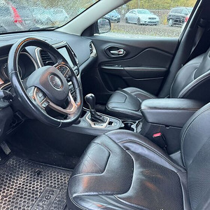 Jeep Cherokee Limited (9 foto / 10)
