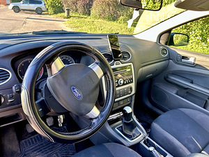Ford Focus 2.0 (2 фото из 8)
