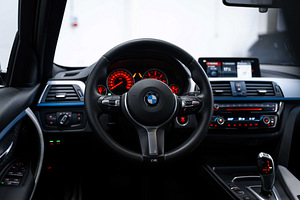 BMW 320 M-Sportpakett xDrive 2.0 140kW (12 foto / 15)