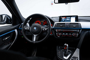 BMW 320 M-Sportpakett xDrive 2.0 140kW (13 foto / 15)