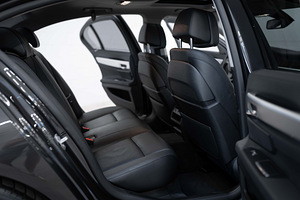 BMW 740 Facelift xDrive 3.0 230kW (8 foto / 15)