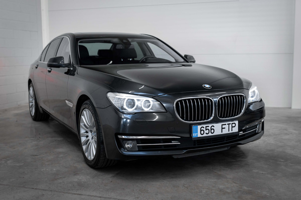BMW 740 Facelift xDrive 3.0 230kW