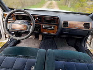 Lincoln Continental 1988a (6 foto / 12)