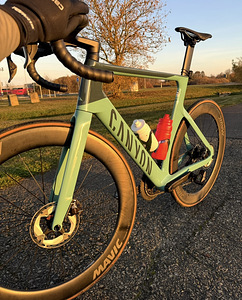Canyon Aeroad CF SLX 8 Di2 – Size L (1 foto / 3)