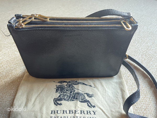 Оригинальная кожаная сумка Burberry. (фото #2)