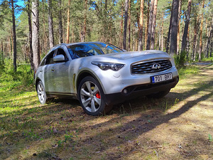 Infiniti FX 37 sport (1 foto / 3)