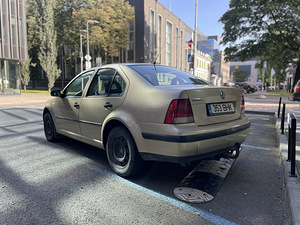 VOLKSWAGEN BORA / 1.9 DIISEL / ÜV 05.2025 (3 foto / 15)