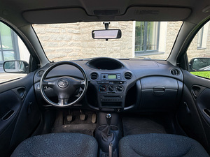 TOYOTA YARIS FACELIFT / 1 OMANIK / ÜV 04.2025 (9 foto / 14)