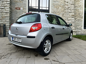 RENAULT CLIO / AVARIIVABA / ÜV 10.2025 (3 foto / 15)