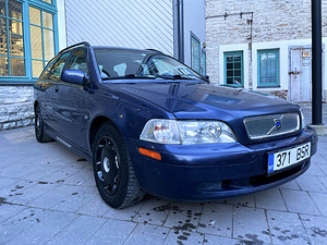 VOLVO V40 / DIISEL / AVARIIVABA / ÜV 03.2025 (2 foto / 15)