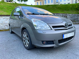TOYOTA COROLLA VERSO FACELIFT / 1.8 БЕНЗИН 95кВ / КЛИМА (2 фото из 15)