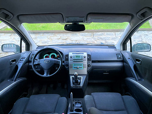 TOYOTA COROLLA VERSO FACELIFT / 1.8 БЕНЗИН 95кВ / КЛИМА (10 фото из 15)