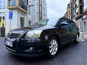 TOYOTA AVENSIS / FACELIFT / ÜV 05.2026 (1 foto / 15)