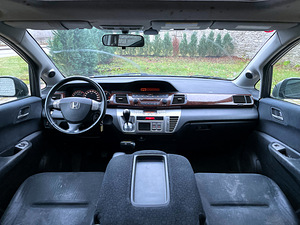 HONDA F-RV / 6 МЕСТ / БЕНЗИН (8 фото из 15)