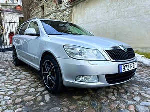 SKODA OCTAVIA / 1.9TDI / АВТОМАТ / БЕЗ АВАРИЙ / ТО 02.2027 (1 фото из 15)