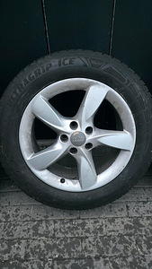 Оригинальный диск Audi 17" + Goodyear Polargrip Ice 225/60R1 (1 фото из 8)