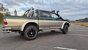 Mitsubishi L200 2.5 73kW (3 foto / 15)