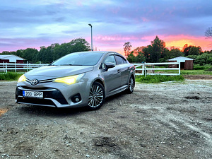 Toyota Avensis Premium (2 foto / 15)