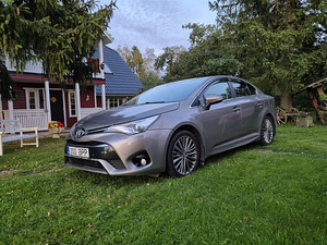 Toyota Avensis Premium (13 foto / 15)