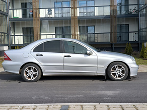 MERCEDES-BENZ C 200 CDI (4 foto / 12)