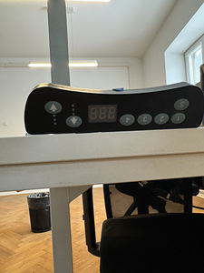 Reguleeritava kõrgusega laud (2 foto / 2)