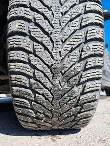 255/40 R19 Nokian Hakkapeliitta 9 naastrehvid (6 foto / 9)