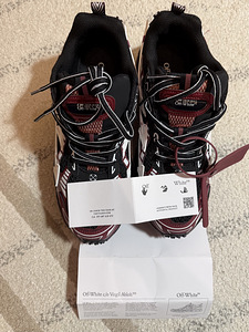 Мужские кроссовки Off-White Be Right Back (1 фото из 3)