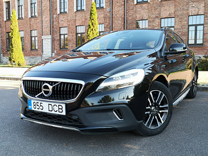 Volvo V40 Cross Country 2.0 88kW (2 foto / 9)
