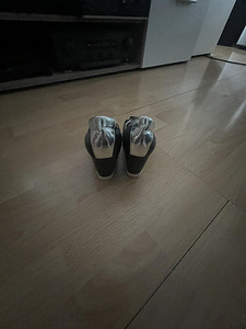 Guess kingad (4 foto / 4)