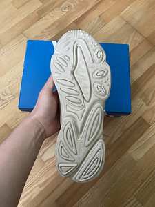 Adidas ozweego, 43 1/3, - 80€ new,box a little bit damaged (2 foto / 5)