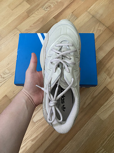 Adidas ozweego, 43 1/3, - 80€ new,box a little bit damaged (3 foto / 5)