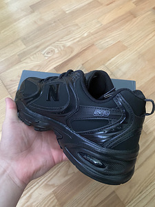 New balance 530, sizes available 42, 44 - 90€ new (2 foto / 4)