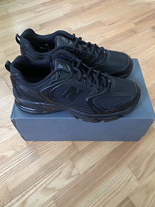 New balance 530, sizes available 42, 44 - 90€ new (3 foto / 4)