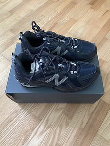 New balance 610, 42 - 95€ new,box a little damaged (3 foto / 6)