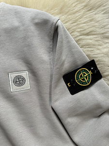Stone Island кофта (3 фото из 9)