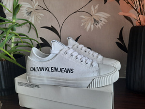 CALVIN KLEIN JEANS KETSID (8 foto / 9)