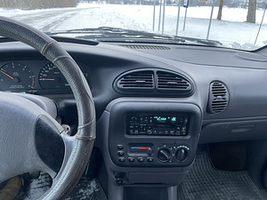 Chrysler Voyager (3 фото из 10)