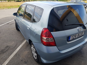 Honda Jazz 1.3(61kw)aut. (2 foto / 10)