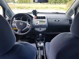 Honda Jazz 1.3(61kw)aut. (7 foto / 10)