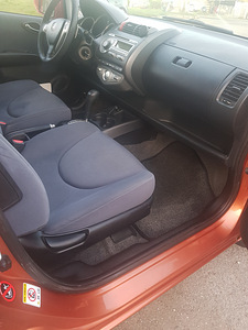 Honda Jazz-1.3(61kw)avt. (6 foto / 10)