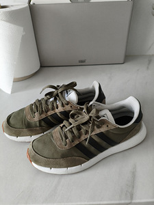 *Adidas* размер-39(стелька-25см) (1 фото из 3)