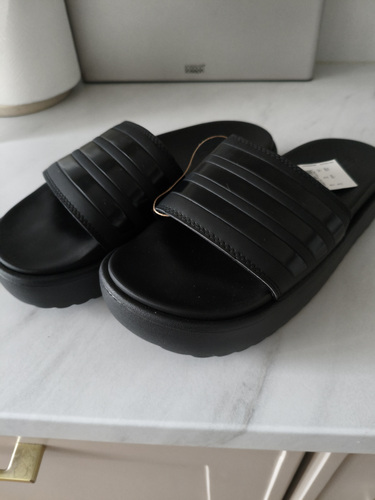 Adidas-uued plätud, nr 41–42 (27,5 cm)