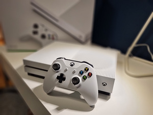 XBOX ONE S 500GB (1 foto / 2)