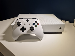 XBOX ONE S 500GB (2 foto / 2)