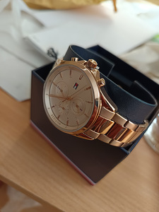 Uus Tommy Hilfiger naiste käekell (5 foto / 6)