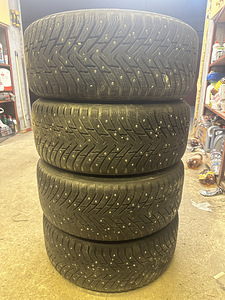 4 диска BMW R17 + шипованная резина Nokian 225/50 R17 (8 фото из 8)