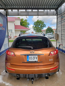 Infiniti fx35 (4 foto / 5)
